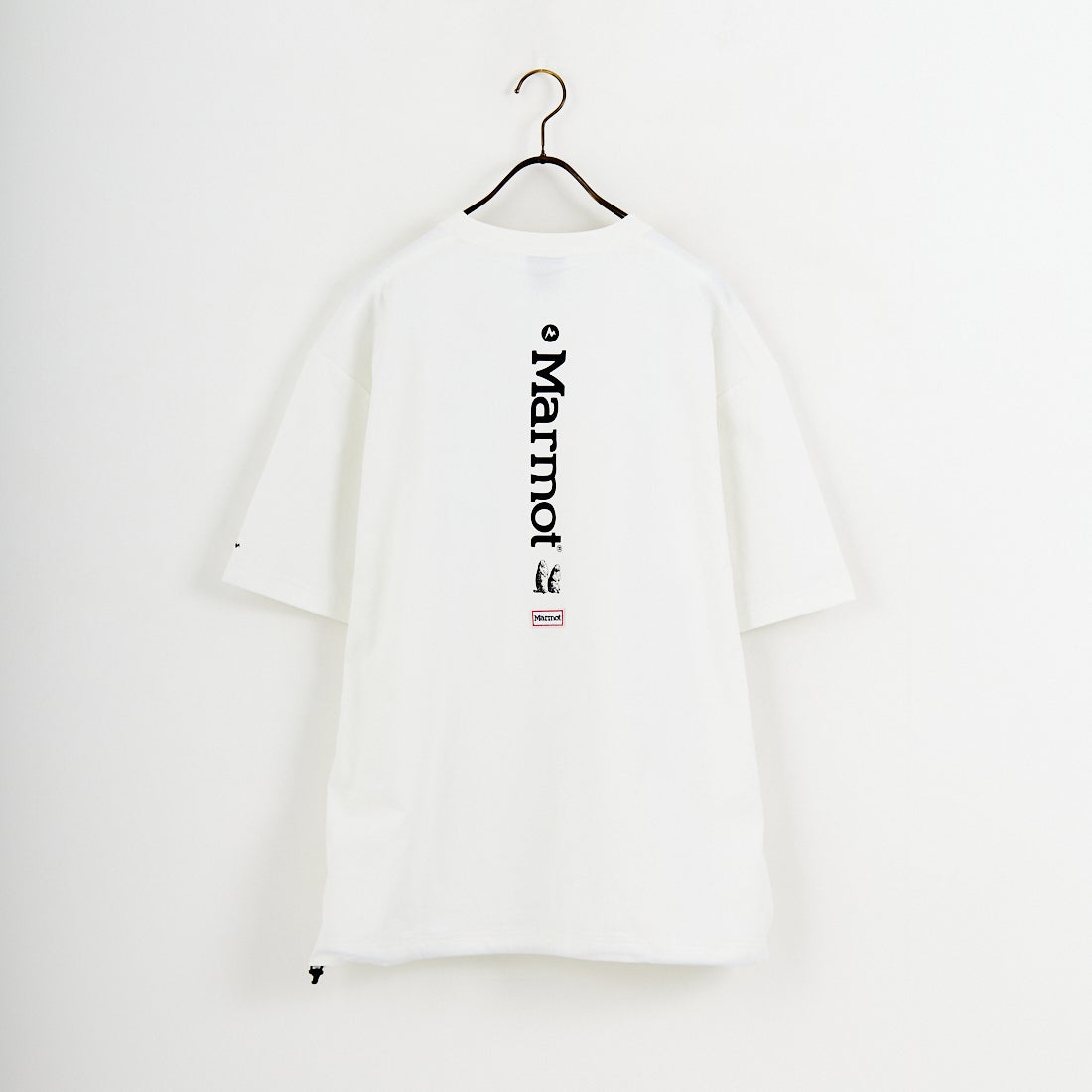 Marmot [マーモット] 別注 ドローコード付き バーティカルロゴ バックプリントTシャツ [MTSS26MST369IN-JF] WHITE