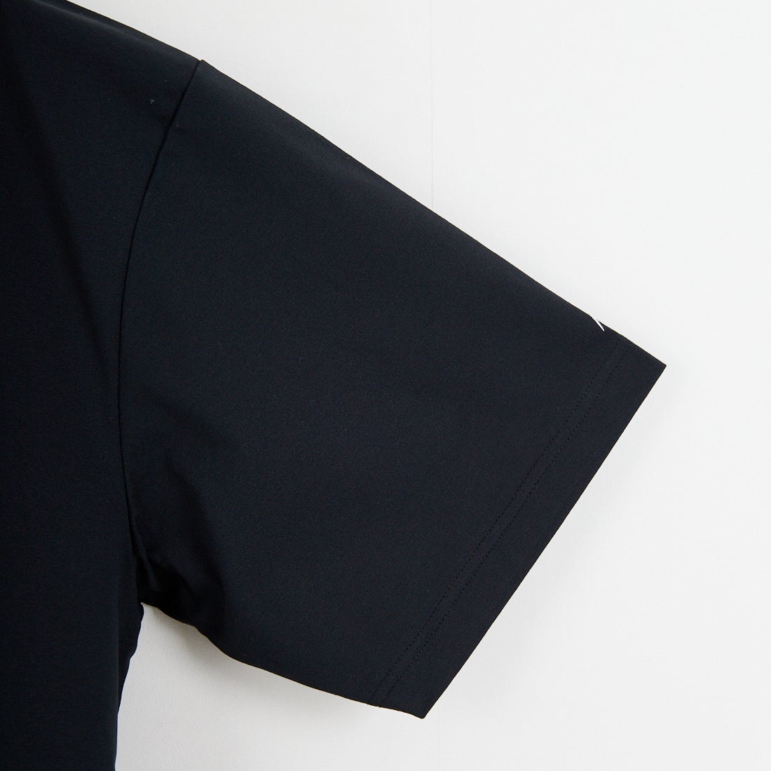 Marmot [マーモット] 別注 ドローコード付き バーティカルロゴ バックプリントTシャツ [MTSS26MST369IN-JF] BLACK