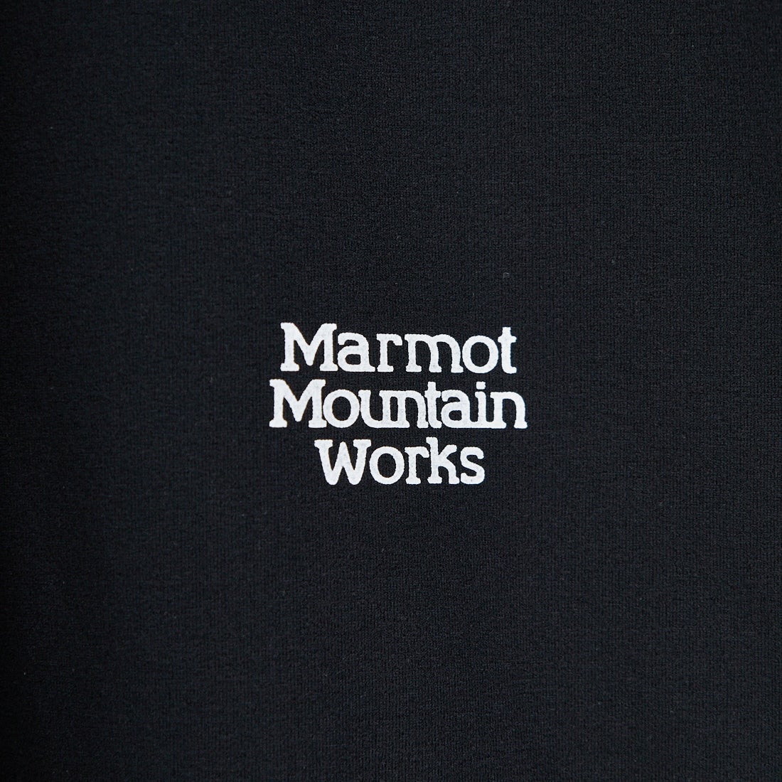 Marmot [マーモット] 別注 ドローコード付き バーティカルロゴ バックプリントTシャツ [MTSS26MST369IN-JF] BLACK