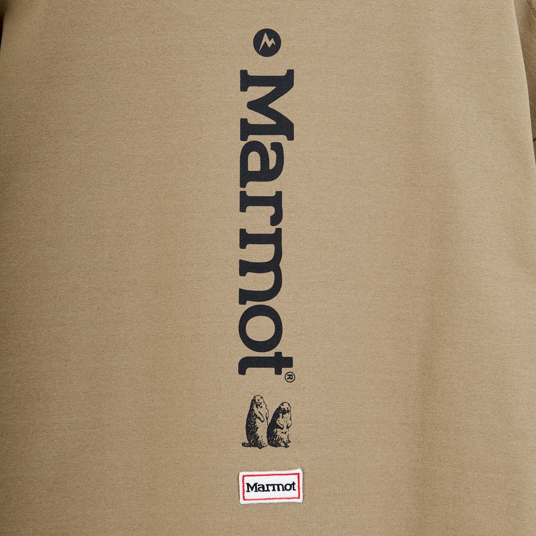 Marmot [マーモット] 別注 ドローコード付き バーティカルロゴ バックプリントTシャツ [MTSS26MST369IN-JF] D.BEIGE