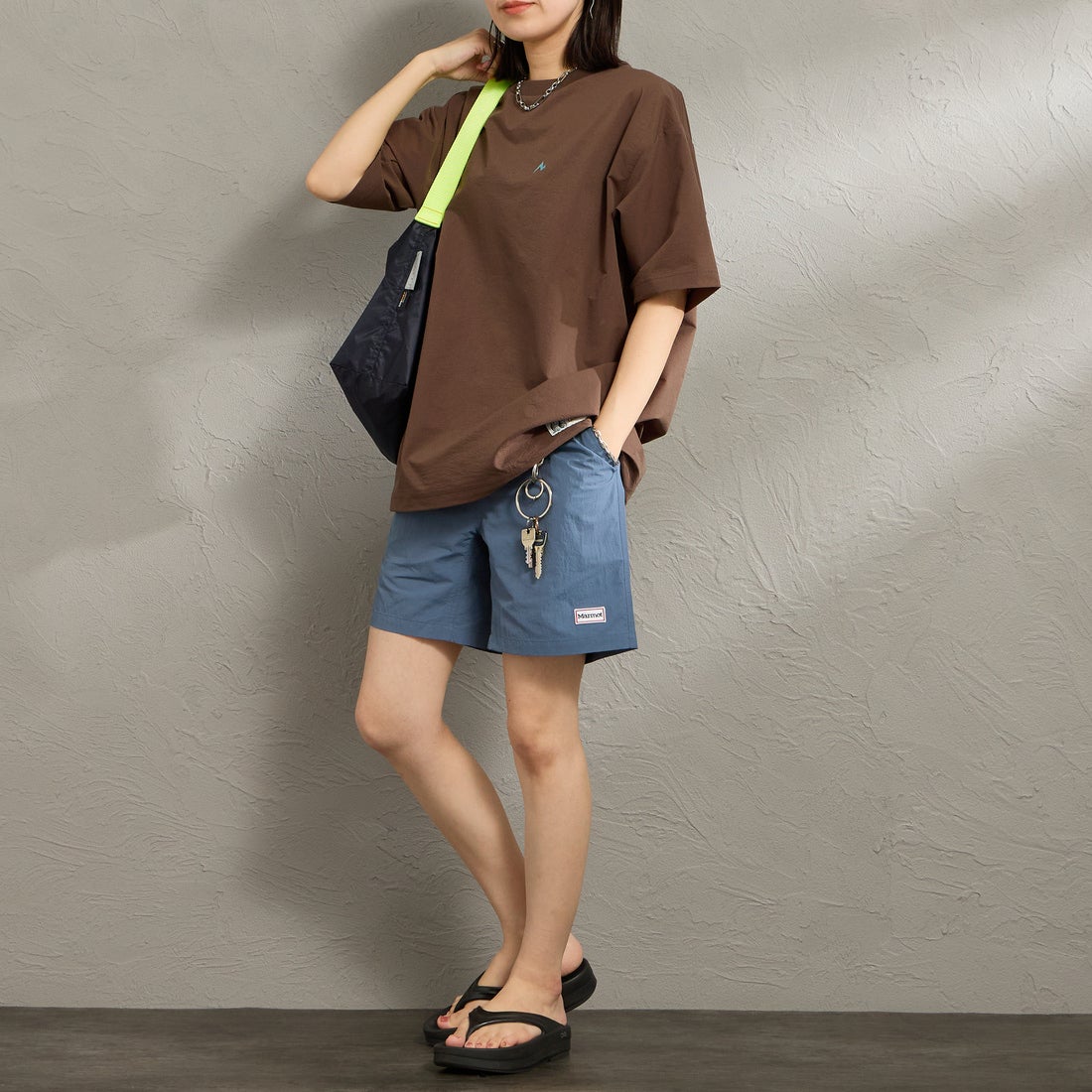 Marmot [マーモット] 別注 Dot Air バックプリント ショートスリーブTシャツ [MTSS26MTP333IN-JF] BROWN &&モデル身長：160cm 着用サイズ：S&&