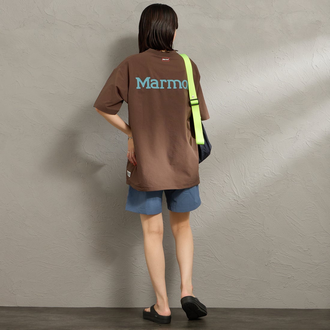 Marmot [マーモット] 別注 Dot Air バックプリント ショートスリーブTシャツ [MTSS26MTP333IN-JF] BROWN &&モデル身長：160cm 着用サイズ：S&&