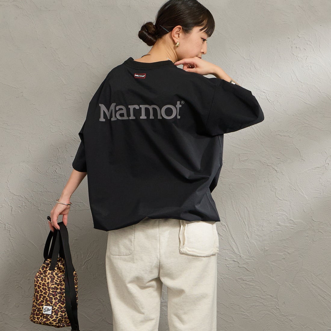 Marmot [マーモット] 別注 Dot Air バックプリント ショートスリーブTシャツ [MTSS26MTP333IN-JF] BLACK &&モデル身長：150cm 着用サイズ：S&&