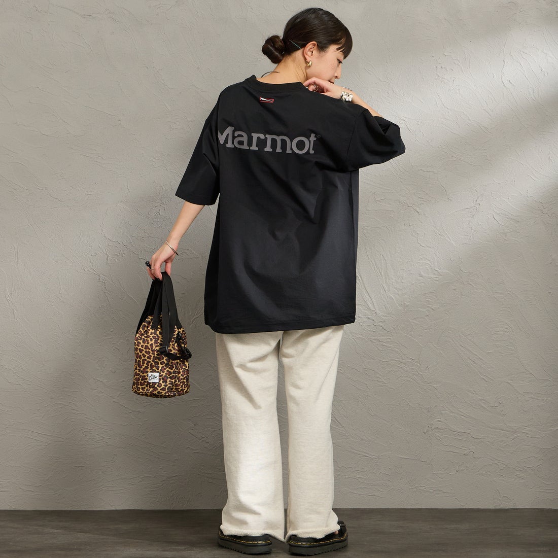 Marmot [マーモット] 別注 Dot Air バックプリント ショートスリーブTシャツ [MTSS26MTP333IN-JF] BLACK &&モデル身長：150cm 着用サイズ：S&&