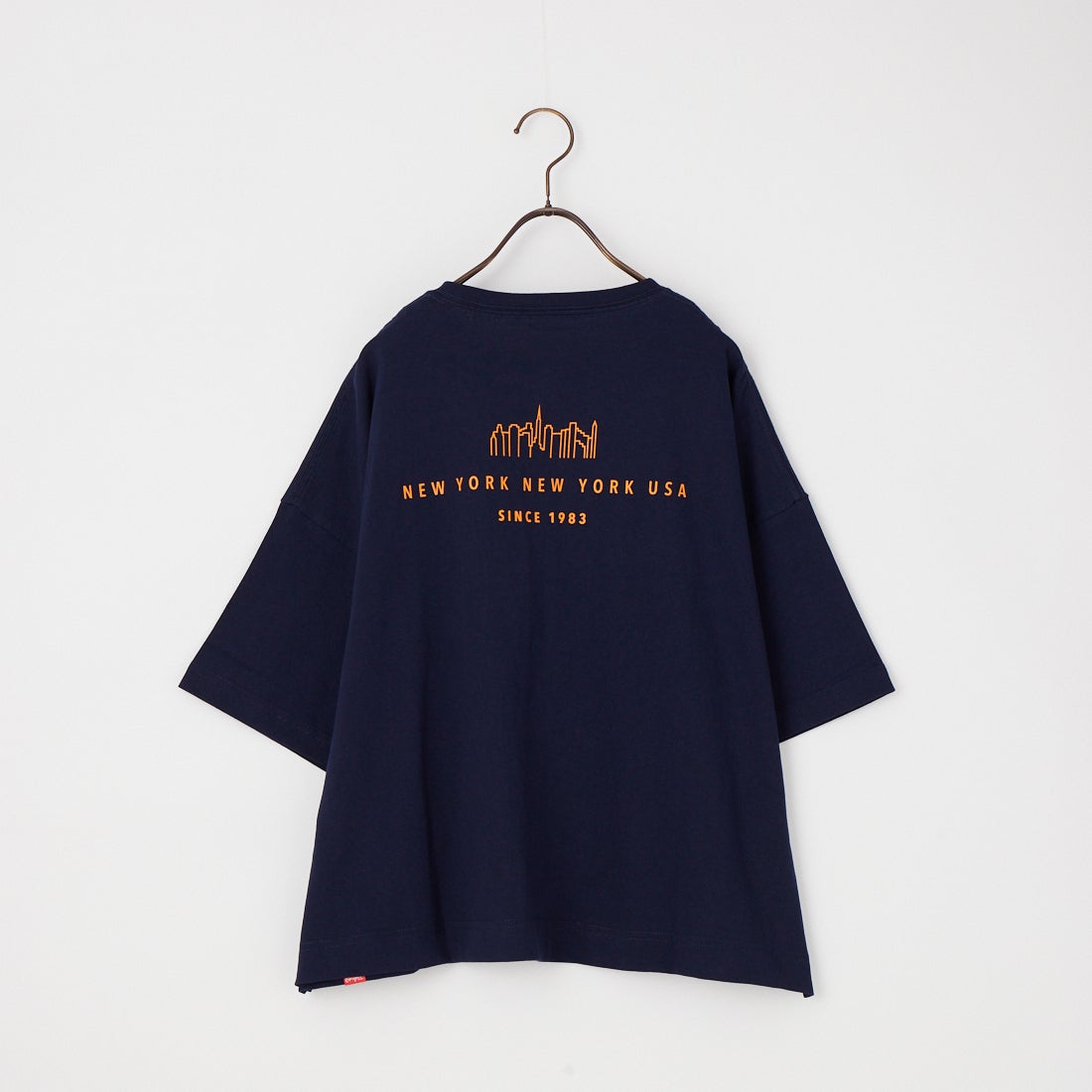 MANHATTAN PORTAGE [マンハッタンポーテージ] 別注 ショート丈 ロゴプリントTシャツ [26SSMP-INL017-JF] NAVY