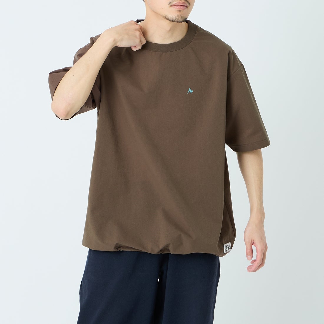 Marmot [マーモット] 別注 Dot Air バックプリント ショートスリーブTシャツ [MTSS26MTP333IN-JF] BROWN &&モデル身長：168cm 着用サイズ：L&&