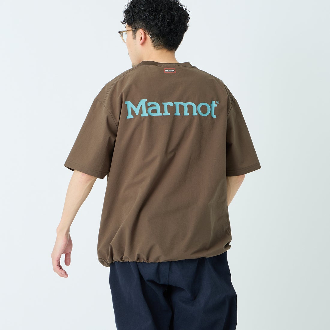 Marmot [マーモット] 別注 Dot Air バックプリント ショートスリーブTシャツ [MTSS26MTP333IN-JF] BROWN &&モデル身長：168cm 着用サイズ：L&&