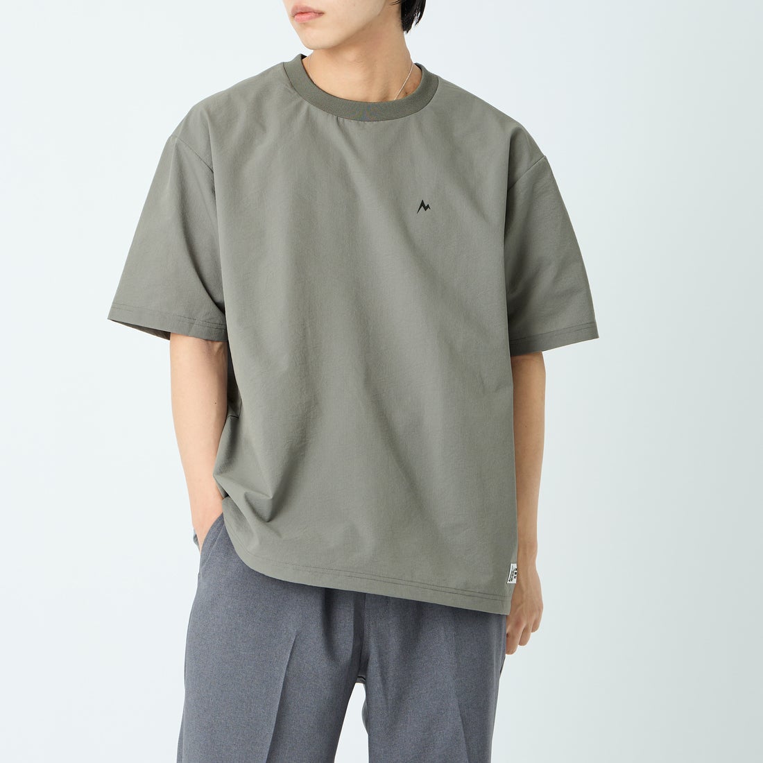 Marmot [マーモット] 別注 Dot Air バックプリント ショートスリーブTシャツ [MTSS26MTP333IN-JF] CHARCOAL &&モデル身長：179cm 着用サイズ：L&&