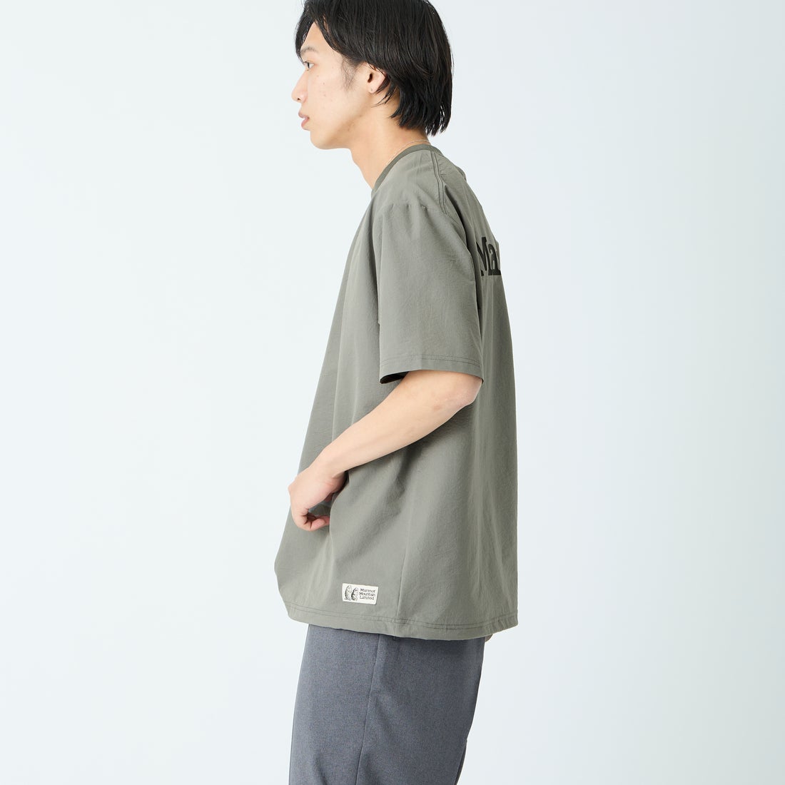 Marmot [マーモット] 別注 Dot Air バックプリント ショートスリーブTシャツ [MTSS26MTP333IN-JF] CHARCOAL &&モデル身長：179cm 着用サイズ：L&&