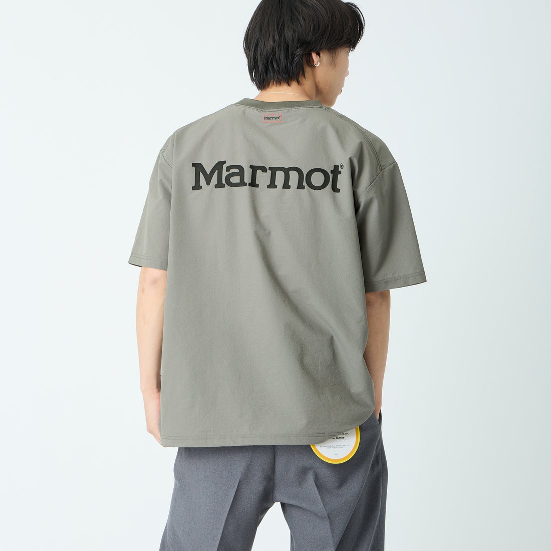 Marmot [マーモット] 別注 Dot Air バックプリント ショートスリーブTシャツ [MTSS26MTP333IN-JF] CHARCOAL &&モデル身長：179cm 着用サイズ：L&&