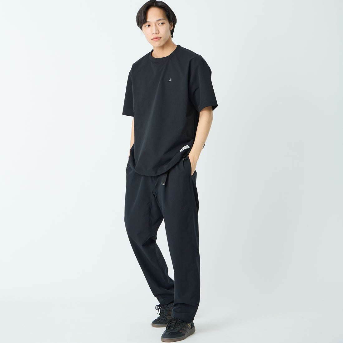 Marmot [マーモット] 別注 Dot Air バックプリント ショートスリーブTシャツ [MTSS26MTP333IN-JF] BLACK &&モデル身長：179cm 着用サイズ：L&&