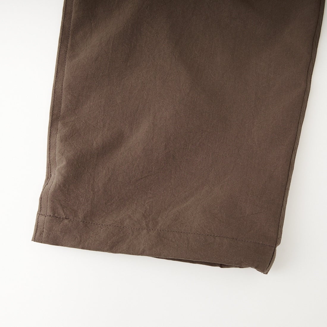 Marmot [マーモット] 別注 Dot Air ワンポイント刺繍ロゴ タックパンツ [MTSS26MPT334IN-JF] BROWN