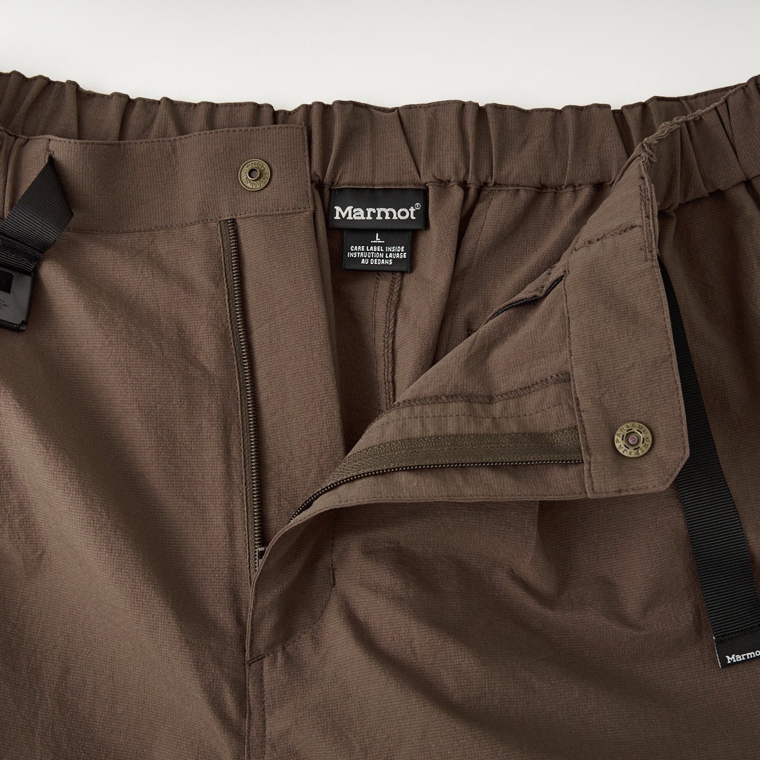 Marmot [マーモット] 別注 Dot Air ワンポイント刺繍ロゴ タックパンツ [MTSS26MPT334IN-JF] BROWN