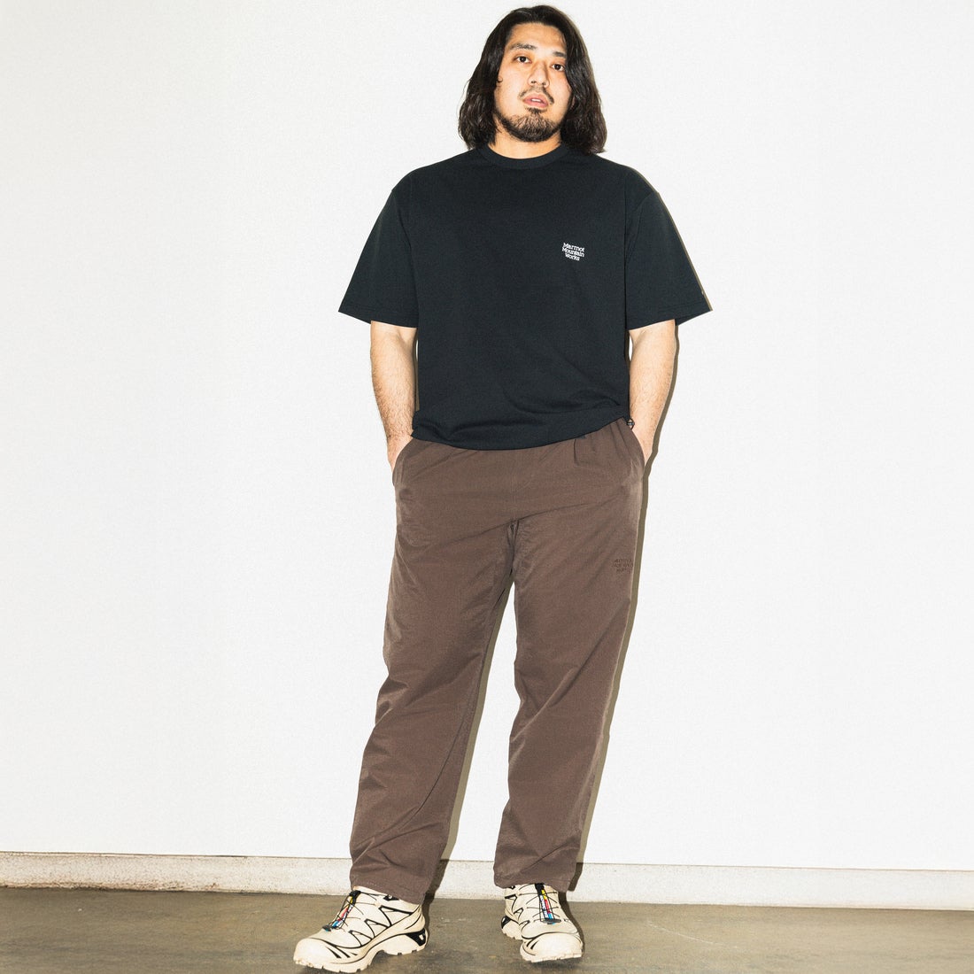 Marmot [マーモット] 別注 Dot Air ワンポイント刺繍ロゴ タックパンツ [MTSS26MPT334IN-JF] BROWN