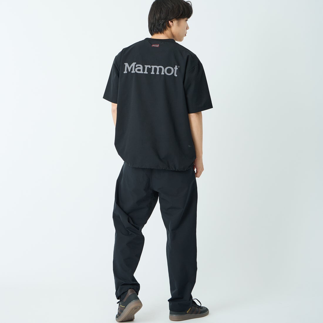 Marmot [マーモット] 別注 Dot Air ワンポイント刺繍ロゴ タックパンツ [MTSS26MPT334IN-JF] BLACK &&モデル身長：179cm 着用サイズ：L&&