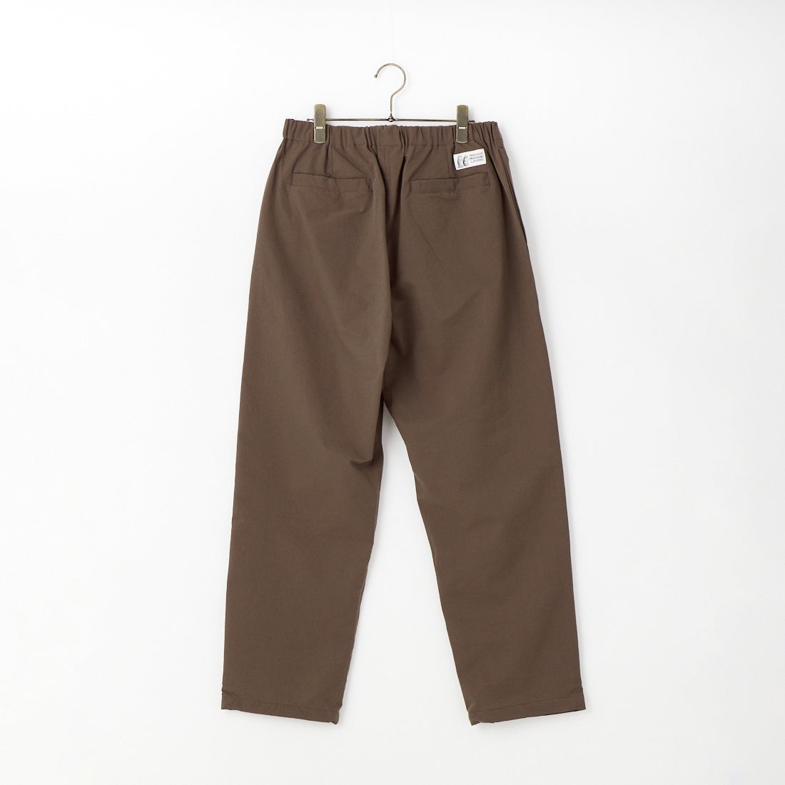 Marmot [マーモット] 別注 Dot Air ワンポイント刺繍ロゴ タックパンツ [MTSS26MPT334IN-JF] BROWN