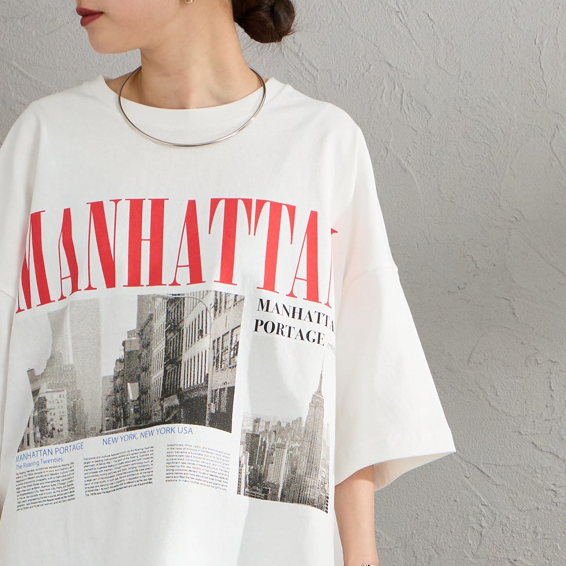 MANHATTAN PORTAGE [マンハッタンポーテージ] 別注 ショート丈 フォトプリントTシャツ [26SSMP-INL019-JF] WHITE &&モデル身長：150cm 着用サイズ：F&&