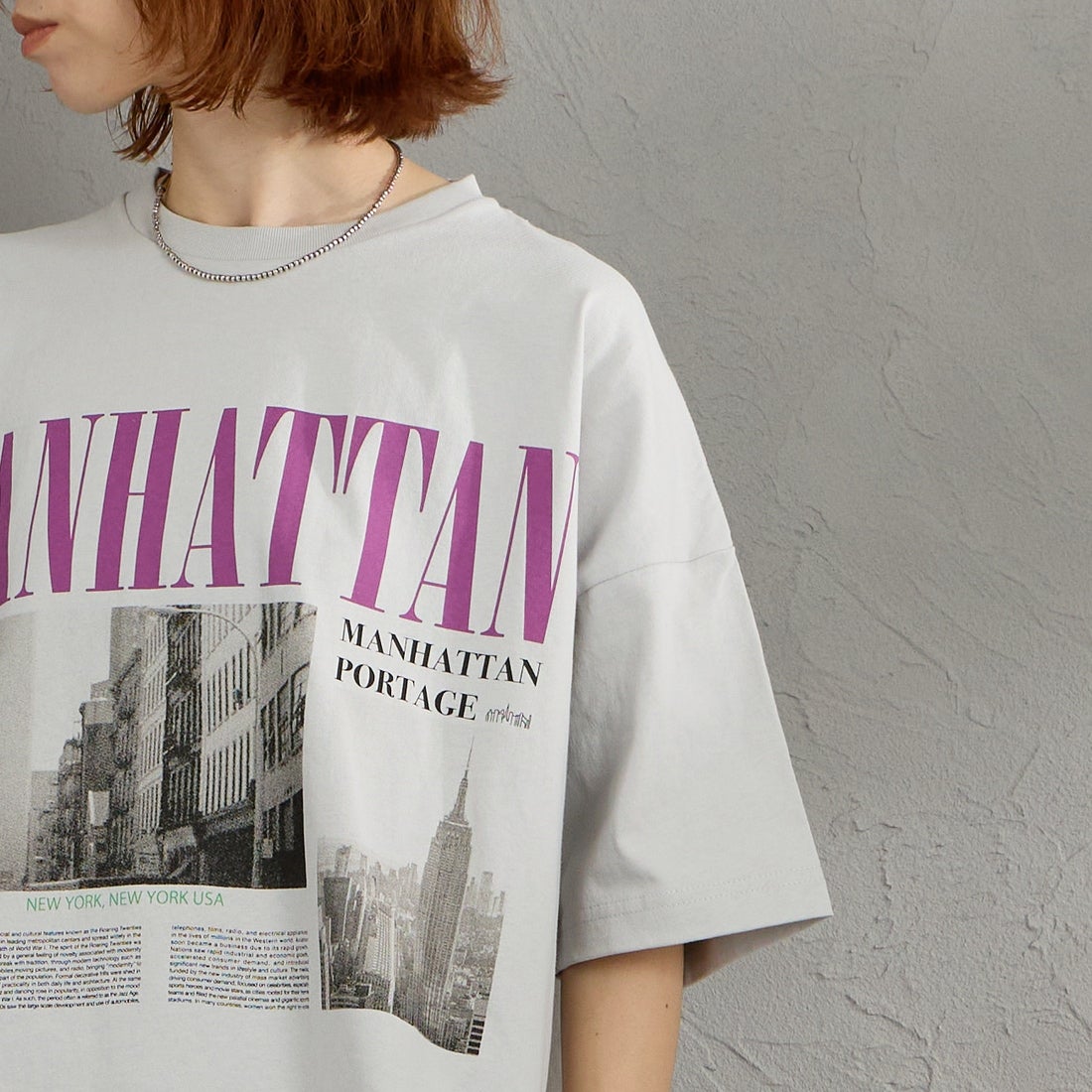 MANHATTAN PORTAGE [マンハッタンポーテージ] 別注 ショート丈 フォトプリントTシャツ [26SSMP-INL019-JF] GRAY &&モデル身長：158cm 着用サイズ：F&&