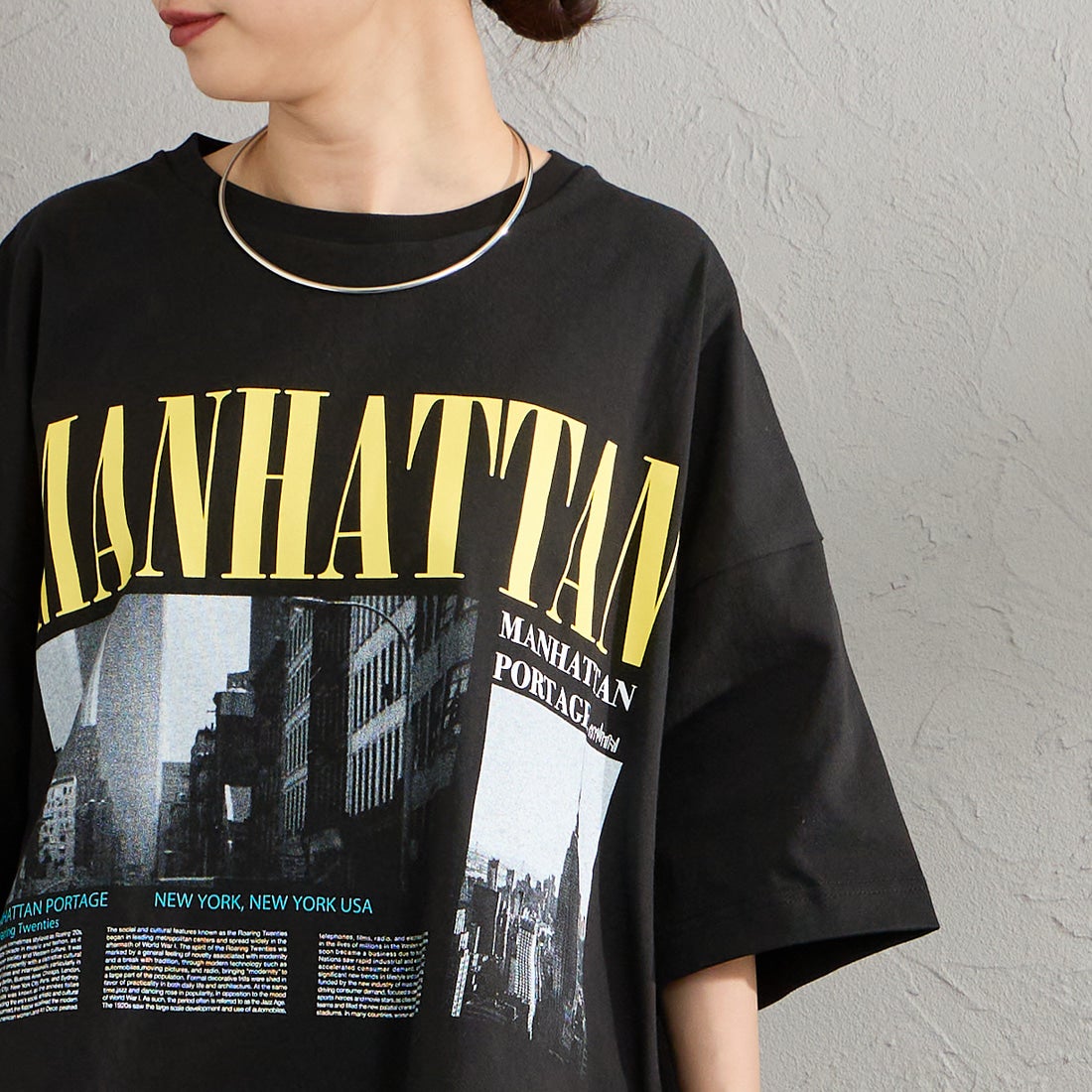 MANHATTAN PORTAGE [マンハッタンポーテージ] 別注 ショート丈 フォトプリントTシャツ [26SSMP-INL019-JF] BLACK &&モデル身長：150cm 着用サイズ：F&&