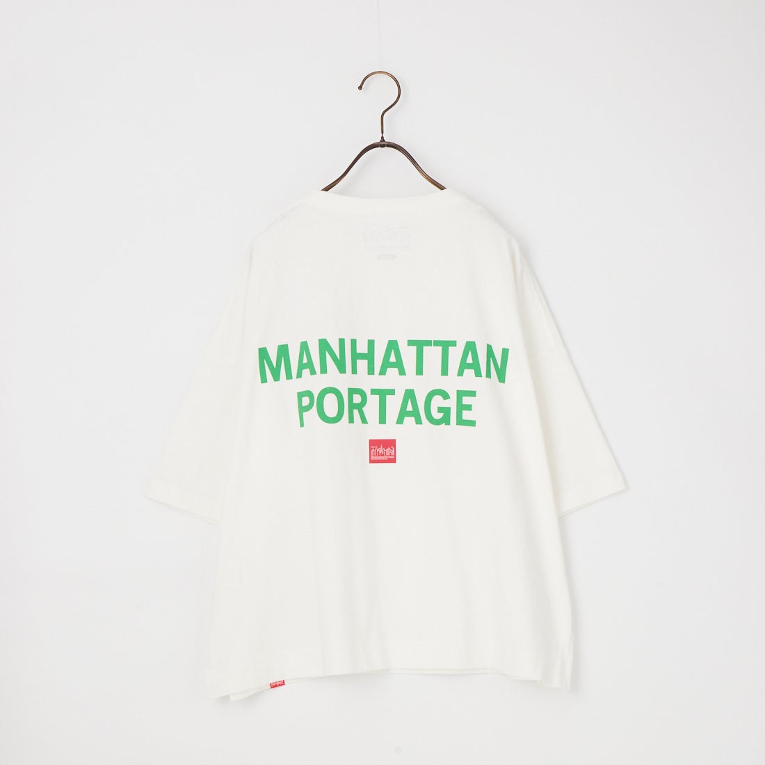 MANHATTAN PORTAGE [マンハッタンポーテージ] 別注 ショート丈 バックプリントTシャツ [26SSMP-INL018-JF] WHITE