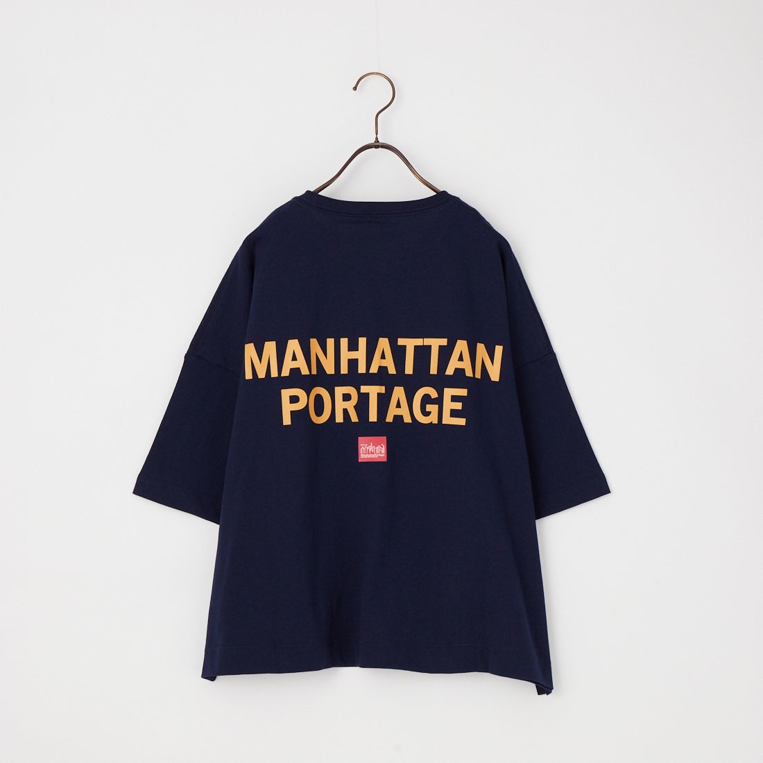 MANHATTAN PORTAGE [マンハッタンポーテージ] 別注 ショート丈 バックプリントTシャツ [26SSMP-INL018-JF] NAVY