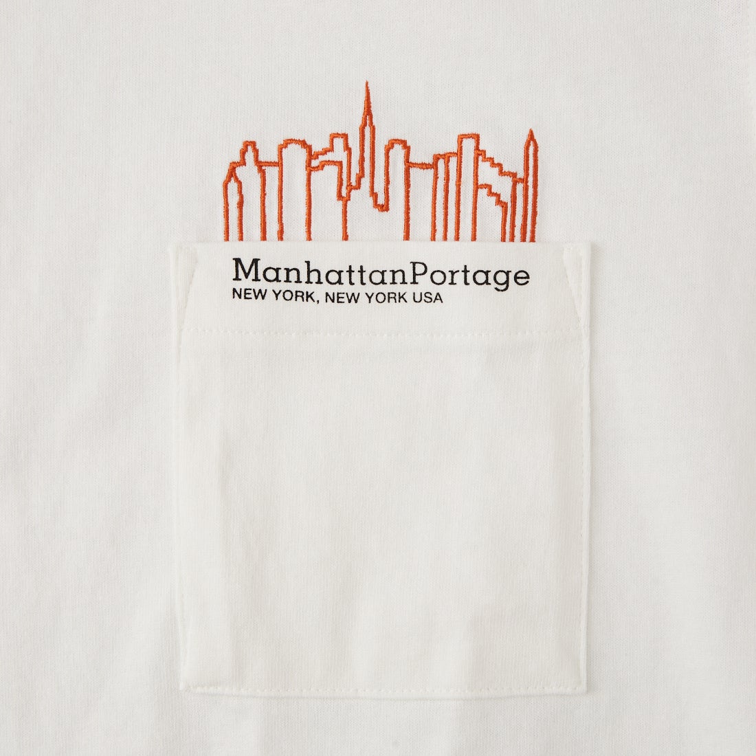 MANHATTAN PORTAGE [マンハッタンポーテージ] 別注 ポケット刺繍 バックプリントTシャツ [26SSMP-IN78-JF] WHITE