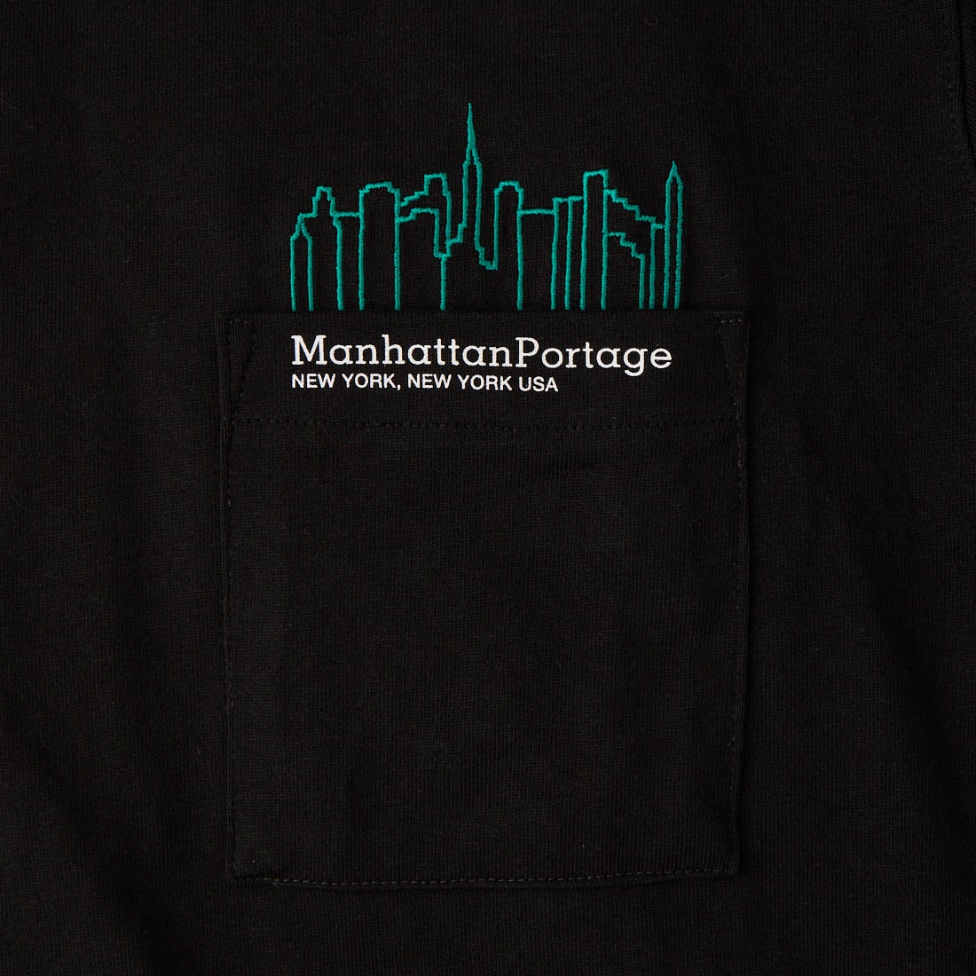 MANHATTAN PORTAGE [マンハッタンポーテージ] 別注 ポケット刺繍 バックプリントTシャツ [26SSMP-IN78-JF] BLACK