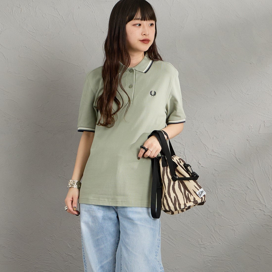 FRED PERRY [フレッドペリー] ツインティップ フレッドペリーシャツ [G3600] 15D SEAGRA &&モデル身長：150cm 着用サイズ：10&&