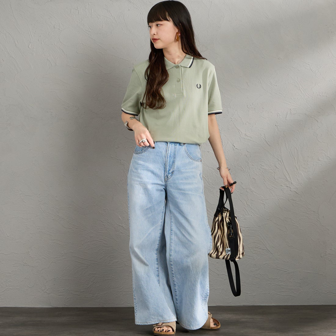 FRED PERRY [フレッドペリー] ツインティップ フレッドペリーシャツ [G3600] 15D SEAGRA &&モデル身長：150cm 着用サイズ：10&&