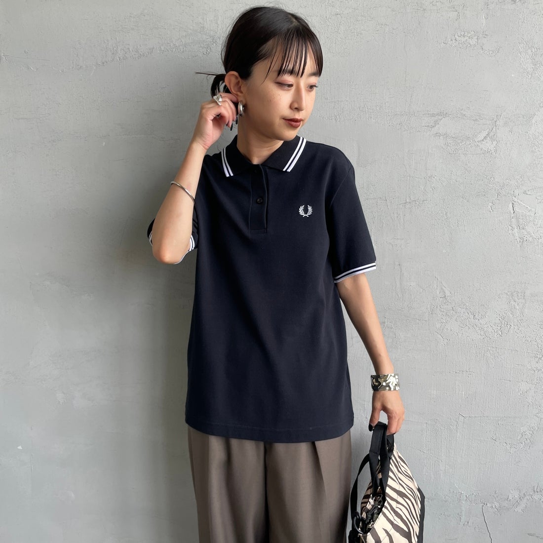 FRED PERRY [フレッドペリー] ツインティップ フレッドペリーシャツ [G3600] 350 BLACK &&モデル身長：150cm 着用サイズ：10&&