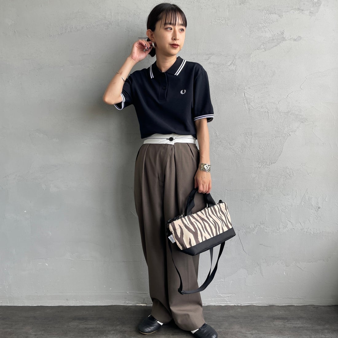 FRED PERRY [フレッドペリー] ツインティップ フレッドペリーシャツ [G3600] 350 BLACK &&モデル身長：150cm 着用サイズ：10&&