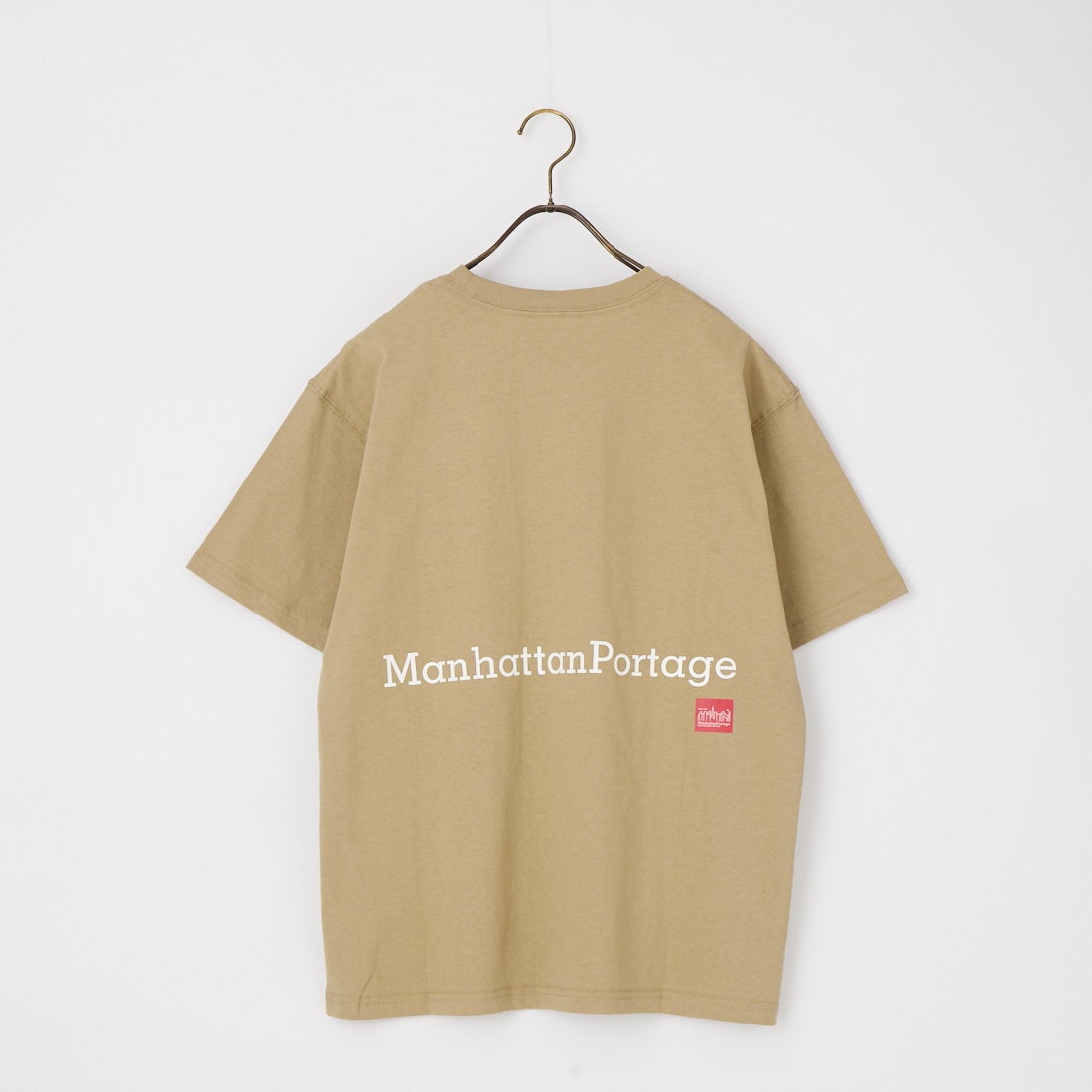 MANHATTAN PORTAGE [マンハッタンポーテージ] 別注 ポケット刺繍 バックプリントTシャツ [26SSMP-IN78-JF] BEIGE