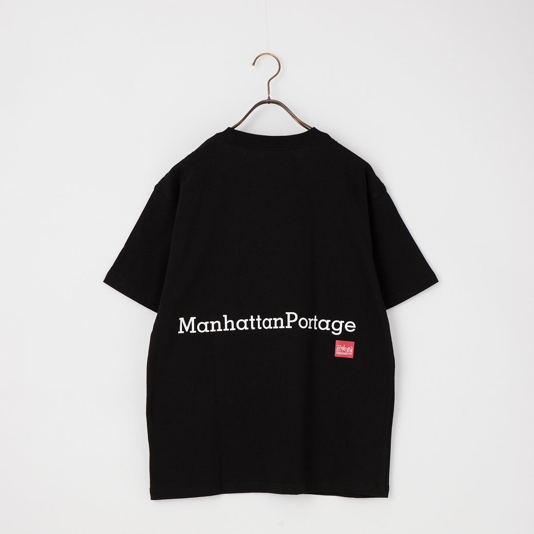 MANHATTAN PORTAGE [マンハッタンポーテージ] 別注 ポケット刺繍 バックプリントTシャツ [26SSMP-IN78-JF] BLACK