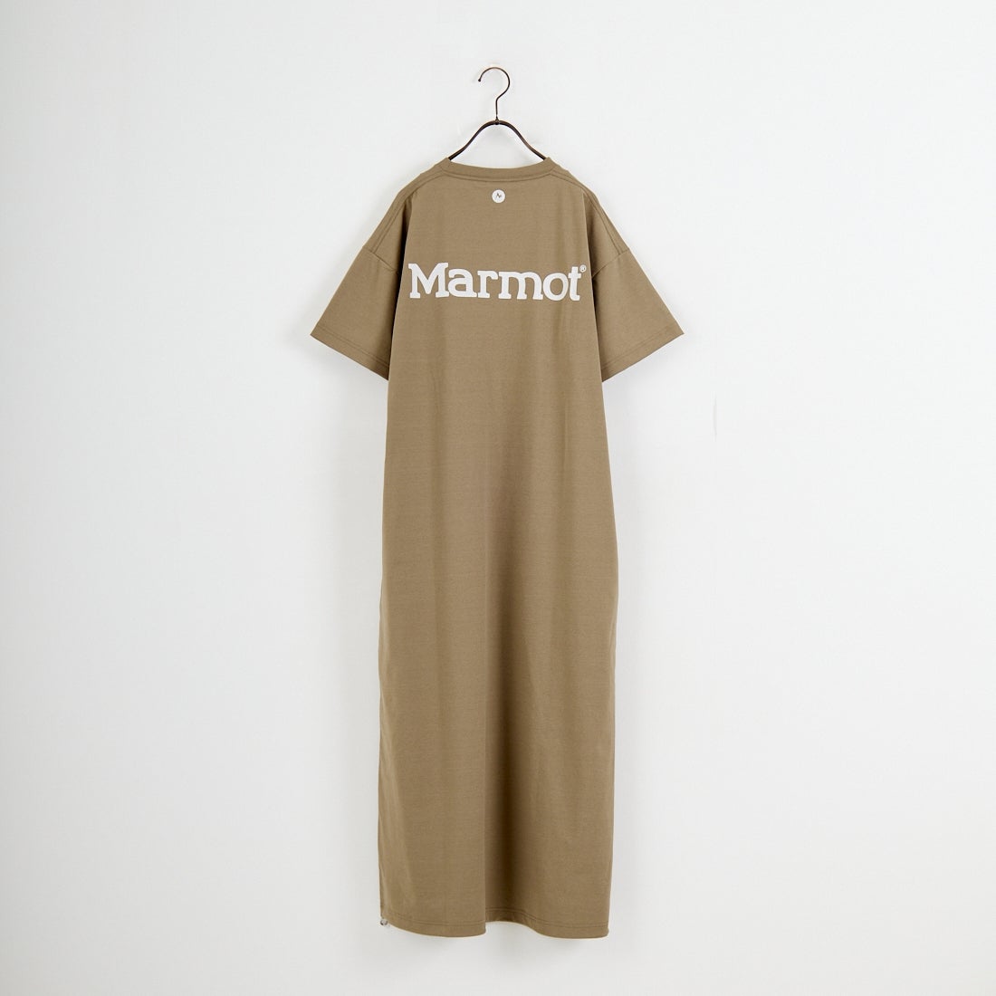 Marmot [マーモット] 別注 ブランドロゴ バックプリント ワンピース [MTSS26WST340IN-JF] D.BEIGE