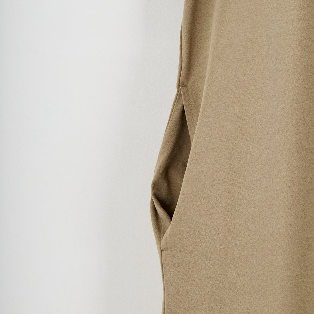 Marmot [マーモット] 別注 ブランドロゴ バックプリント ワンピース [MTSS26WST340IN-JF] D.BEIGE