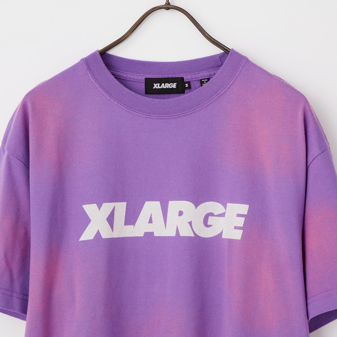 XLARGE [エクストララージ] ディスチャージプリント スタンダードロゴTシャツ [101261011009] PURPLE