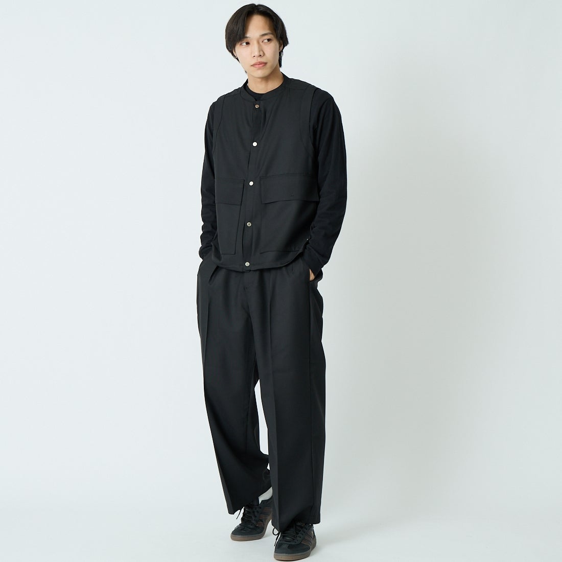 amne [アンヌ] ギャバジンユースフルベスト [AMN-VT-002] BLACK &&モデル身長：179cm 着用サイズ：2&&