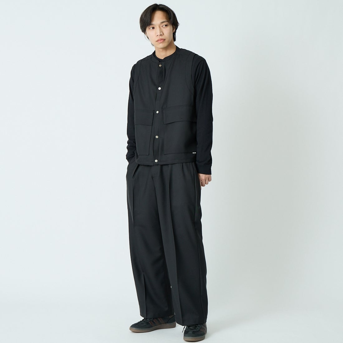 amne [アンヌ] ギャバジンユースフルベスト [AMN-VT-002] BLACK &&モデル身長：179cm 着用サイズ：2&&