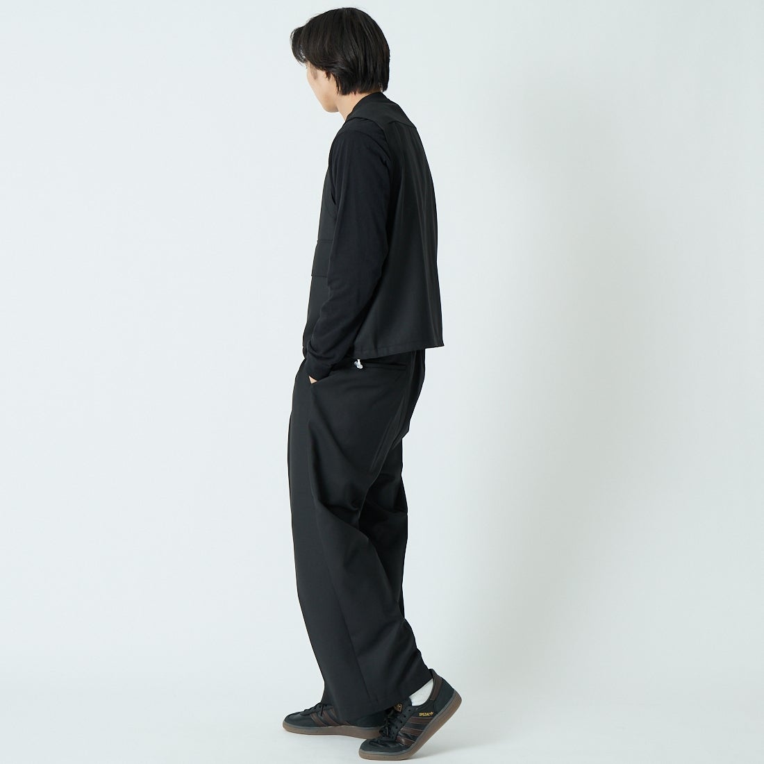 amne [アンヌ] ギャバジンユースフルベスト [AMN-VT-002] BLACK &&モデル身長：179cm 着用サイズ：2&&