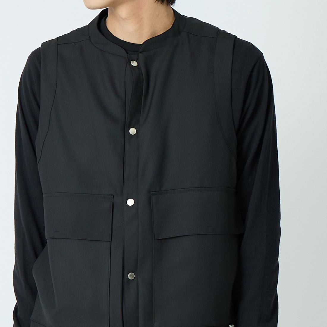 amne [アンヌ] ギャバジンユースフルベスト [AMN-VT-002] BLACK &&モデル身長：179cm 着用サイズ：2&&