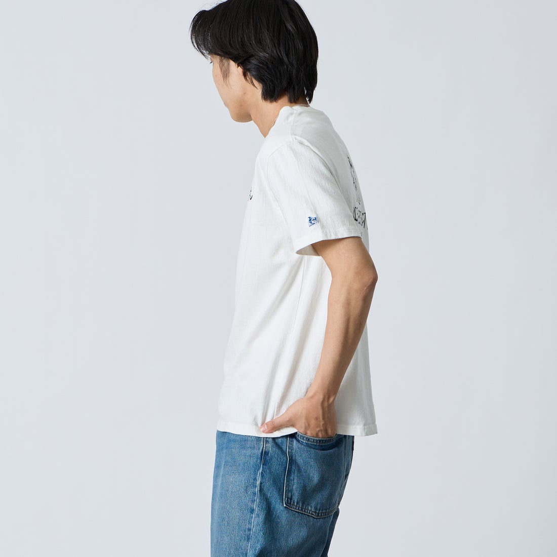 The Endless Summer [エンドレスサマー] 別注 手書き風ロゴ BUHIバックプリントTシャツ [FH-26574500-JF] WHITE &&モデル身長：179cm 着用サイズ：L&&