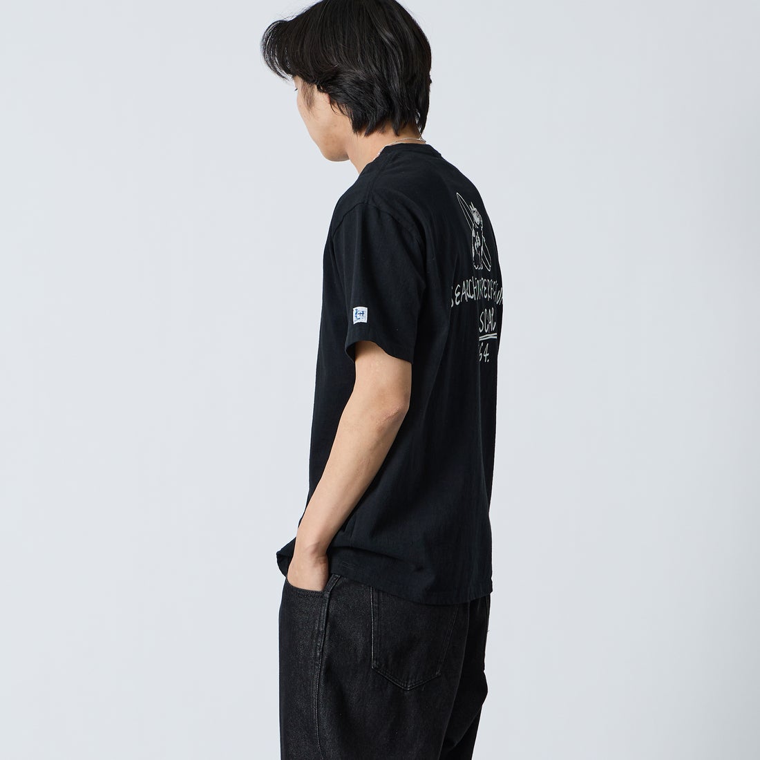The Endless Summer [エンドレスサマー] 別注 手書き風ロゴ BUHIバックプリントTシャツ [FH-26574500-JF] BLACK &&モデル身長：179cm 着用サイズ：XL&&