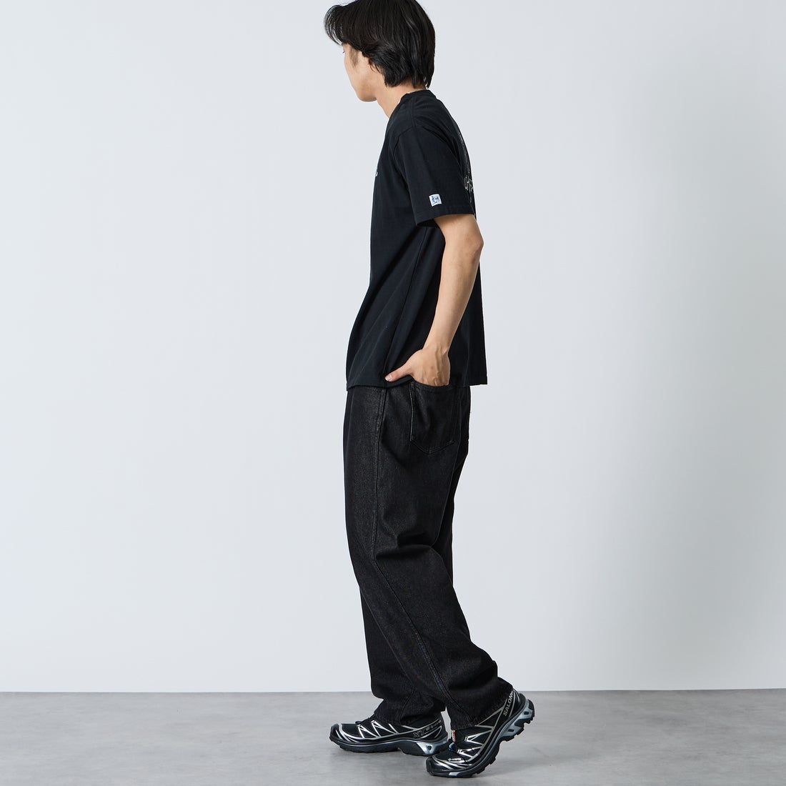 The Endless Summer [エンドレスサマー] 別注 手書き風ロゴ BUHIバックプリントTシャツ [FH-26574500-JF] BLACK &&モデル身長：179cm 着用サイズ：XL&&