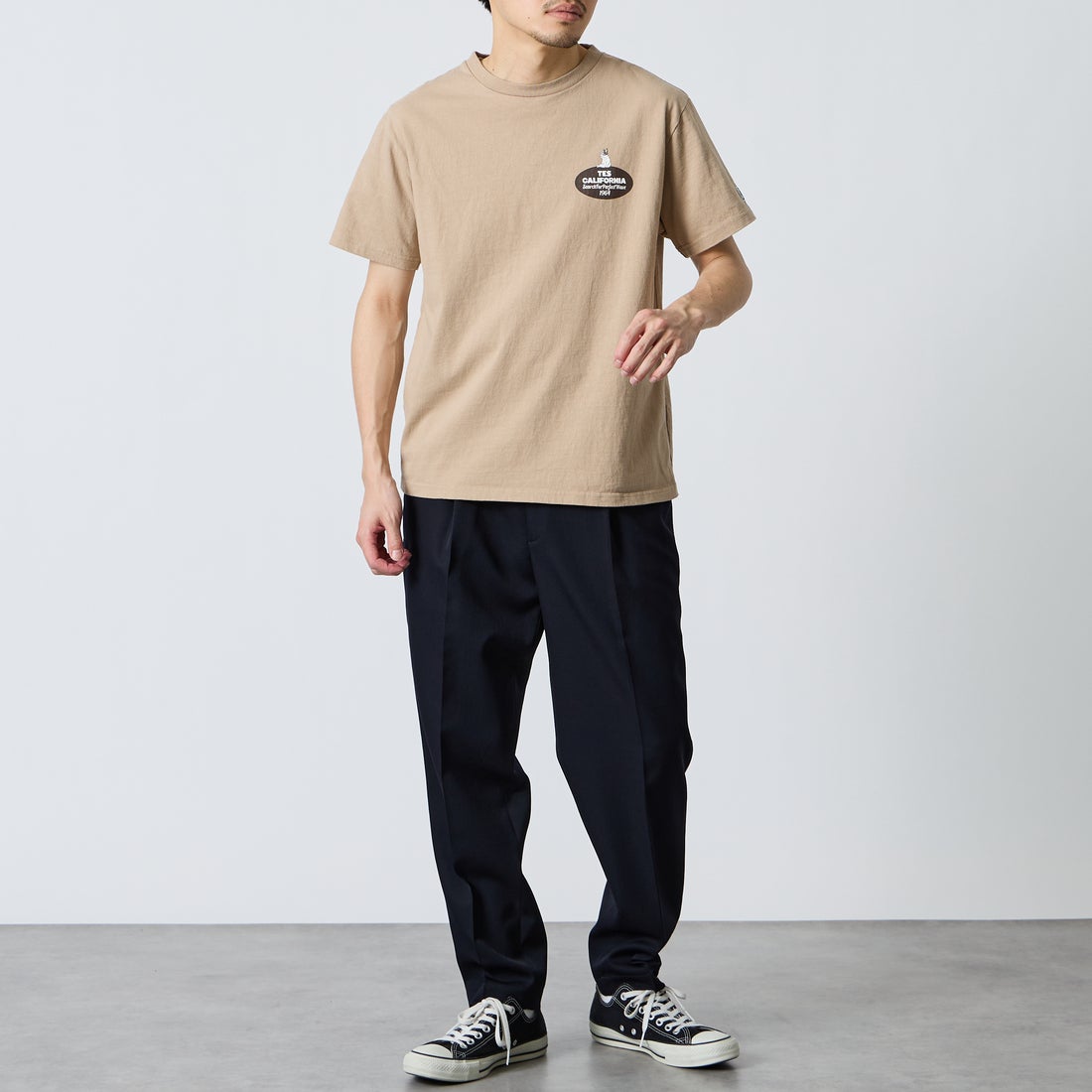 The Endless Summer [エンドレスサマー] 別注 オーバルロゴ バックプリントTシャツ [FH-26574504-JF] BEIGE &&モデル身長：168cm 着用サイズ：M&&