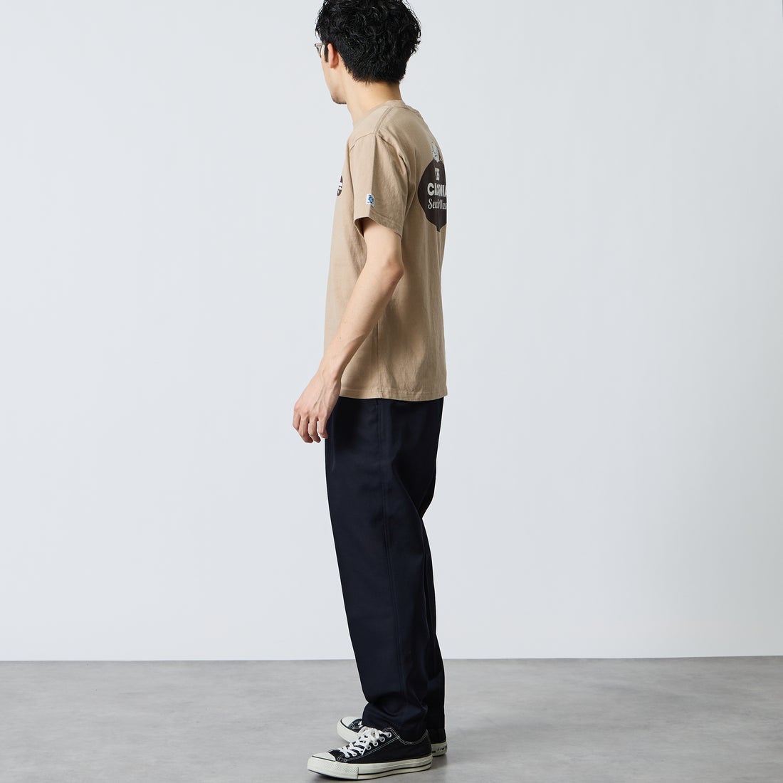 The Endless Summer [エンドレスサマー] 別注 オーバルロゴ バックプリントTシャツ [FH-26574504-JF] BEIGE &&モデル身長：168cm 着用サイズ：M&&