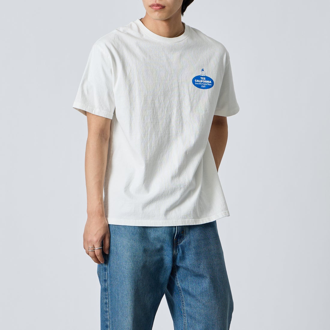 The Endless Summer [エンドレスサマー] 別注 オーバルロゴ バックプリントTシャツ [FH-26574504-JF] WHITE &&モデル身長：179cm 着用サイズ：XL&&