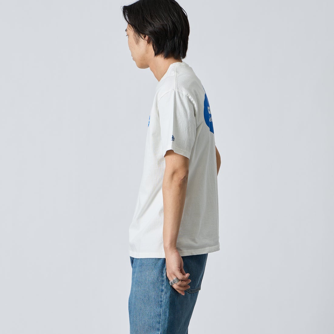 The Endless Summer [エンドレスサマー] 別注 オーバルロゴ バックプリントTシャツ [FH-26574504-JF] WHITE &&モデル身長：179cm 着用サイズ：XL&&