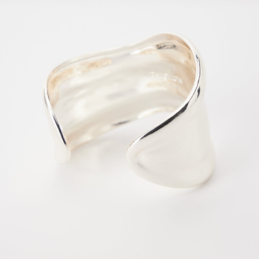 CHIGNON [シニヨン] 幅広ウェーブバングル [0061-125RT] SILVER