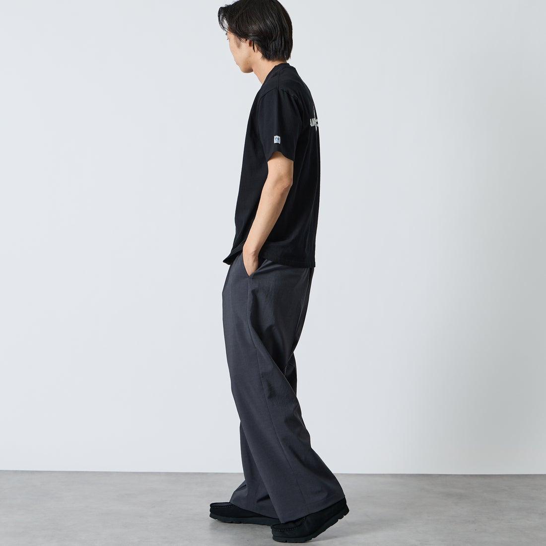 The Endless Summer [エンドレスサマー] 別注 TES CAL フロッキーロゴプリントTシャツ [FH-26574501-JF] BLACK &&モデル身長：179cm 着用サイズ：XL&&