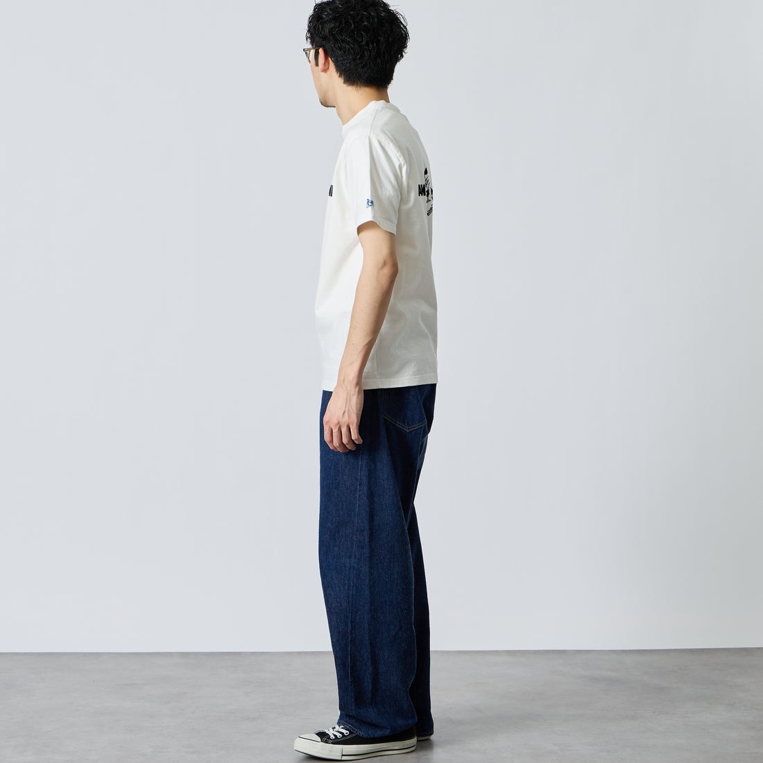 The Endless Summer [エンドレスサマー] 別注 TES CAL フロッキーロゴプリントTシャツ [FH-26574501-JF] WHITE &&モデル身長：168cm 着用サイズ：M&&